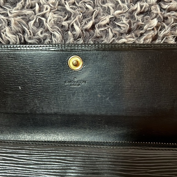LV Epi Wallet 🖤 Vintage - Picture 2 of 9